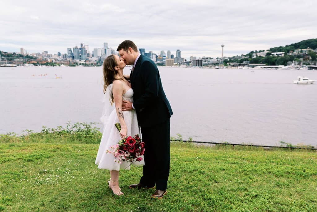 gas works park seattle skyline wedding photo