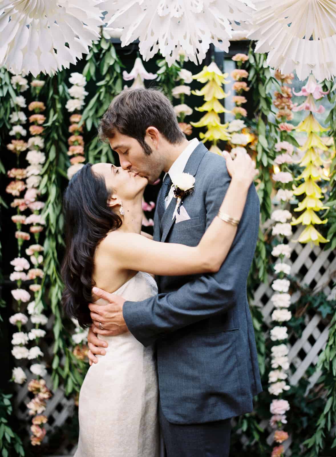 kiss with flower background